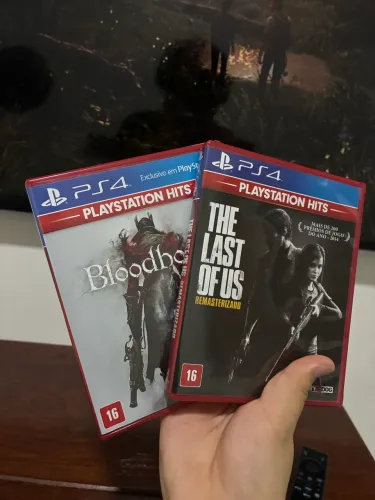 Kit 2 Jogos PlayStation Hits - The Last Of us & Bloodborne