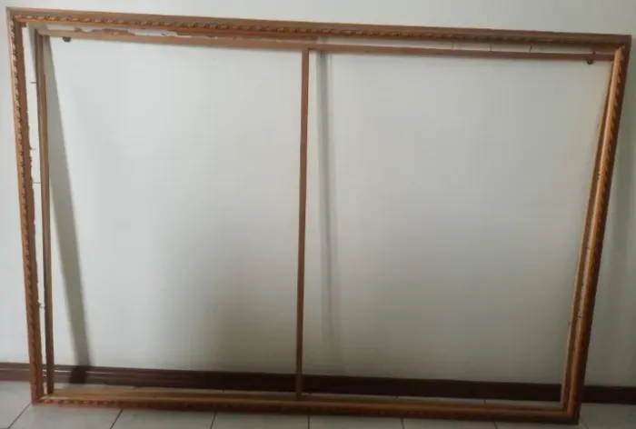Moldura de madeira decorada para Quadro de Parede Medidas 1,79 X 1,24 m R$ 39