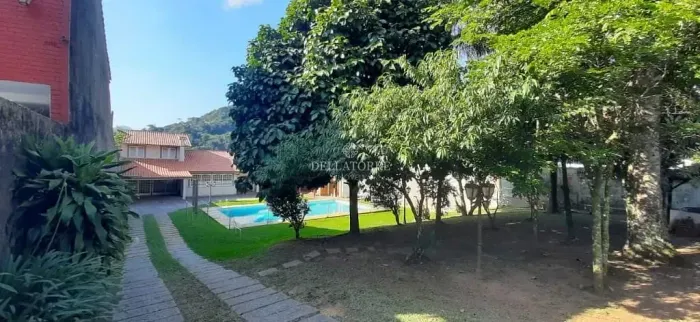 Casa com 3 quartos a venda ou locação, 200 m² - Araras - Teresópolis/RJ
