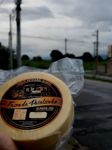 Vende-se queijo parmesão