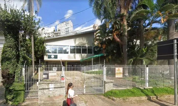 Casa comercial na Avenida Pacaembu, 1785 540 m²