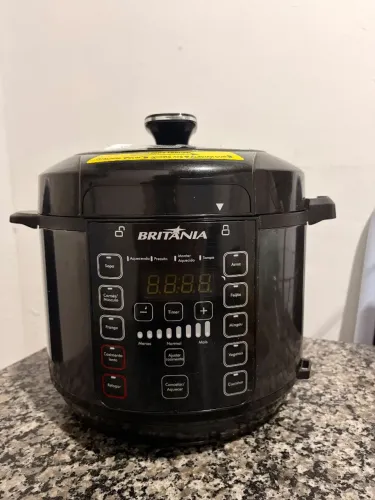 Vendendo uma panela elétrica só foi usada 3 vezes