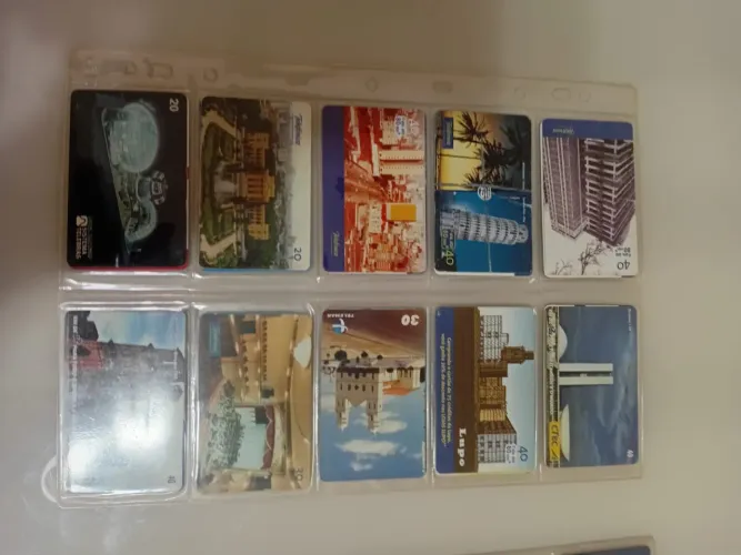 Vendo cartões antigos de telefone