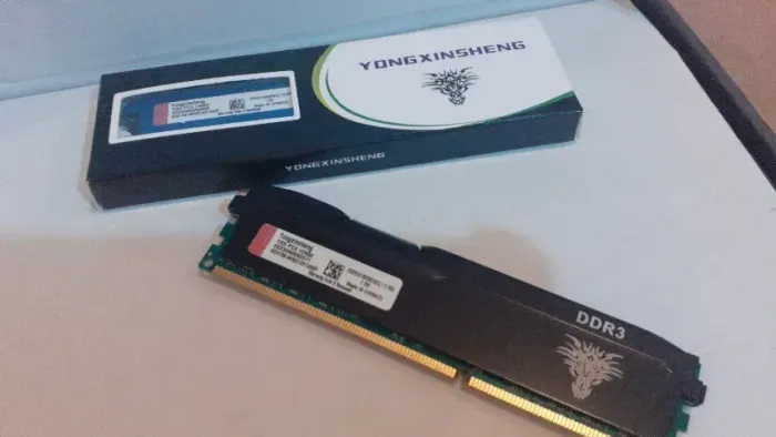 Memória Ram 8gb Ddr3 1600mhz Yongxinsheng Pc Desktop Gamer c/ Dissipador metalico azul.