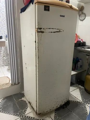 Geladeira pra peça