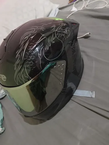 Vendo capacete bleffe semi-novo número 60