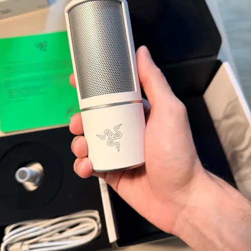 Microfone razer seiren x cor branca impecável. 
