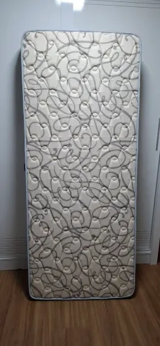 COLCHÃO SOLTEIRO, D33, sem uso, 78x188x16, marca Umaflex Ouro, R$150,00. Não envio