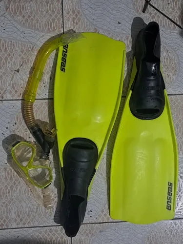 Máscara de mergulho e par de pé de pato da Seasub