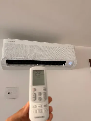 Ar-condicionado Split Inverter WindFree AI 12000 BTU Frio Wi-Fi