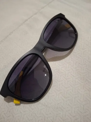 Óculos Escuro VIP Star Preto com Detalhes em Amarelo