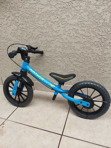 Bicicleta infantil de equilíbrio seminova