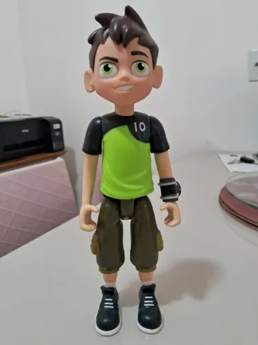 Boneco Ben 10