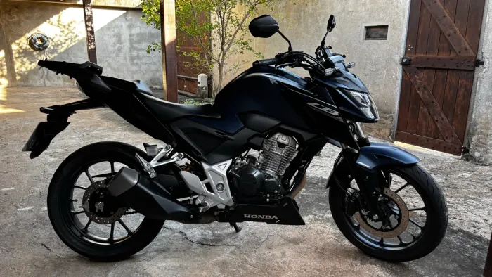 Honda CB300f ABS único dono 7.000km