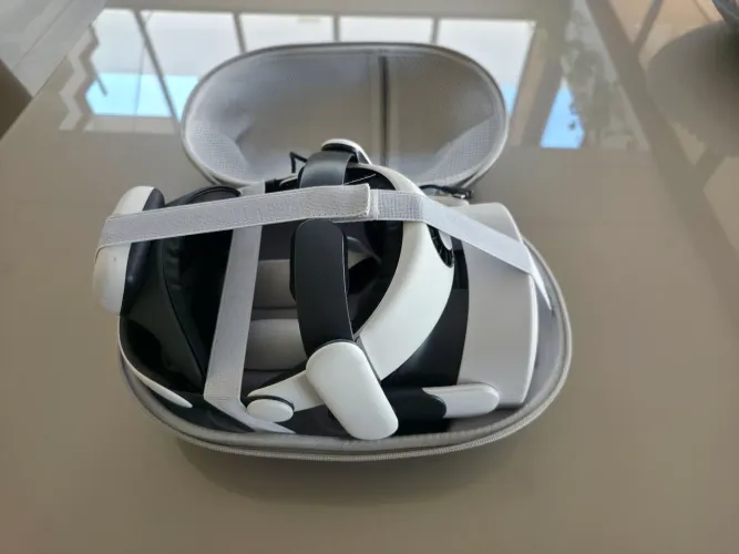Meta Quest 3S 128 + BoboVR S3 Pro com Bateria e Cooler - Estado de Zero / Impecável