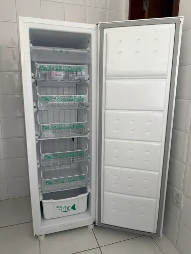 Freezer slim consul vertical 142 litros 