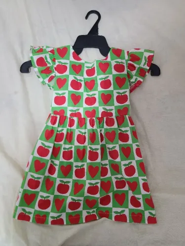 Vestido Das Meninas tam PP estampado coração e maça usado 1 vez 