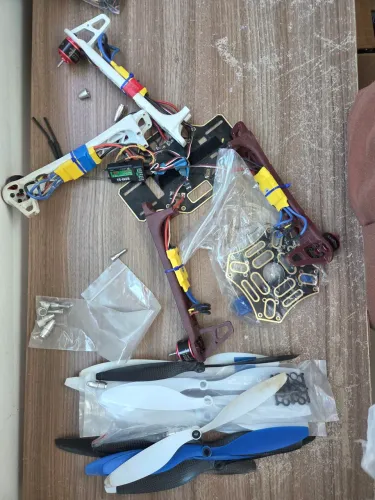 Kit Drone Quadricóptero F450 para Montar + Peças e Receptor Flysky