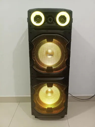 Vendo caixa de som por 900$ não entrego na casa ctt *