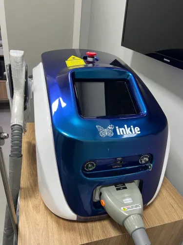 Laser Inkie para remoção de micropigmentação e tatuagem 