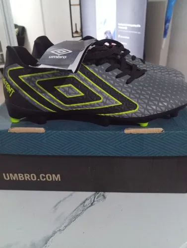 Chuteira umbro mutant nova n40 zerinha