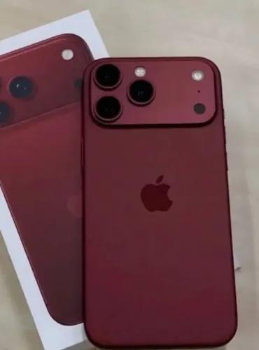 iPhone 18 pro Max semi novo de 512gb com todos acessórios uma semana de novo em Salvador