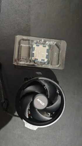 Processador AMD Ryzen 5 8600G AM5 (Com Vídeo Integrado + Cooler Original)