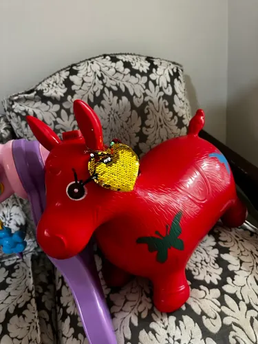 Kit com os dois brinquedos(ambos não estão tocando música )