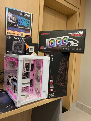 PC GAMER BRANCO DE ALTO DESEMPENHO - RYZEN 7 9800X3D + RX 9070