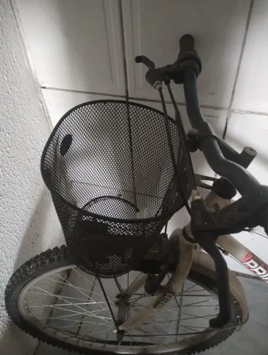 Vende se uma bicicleta 