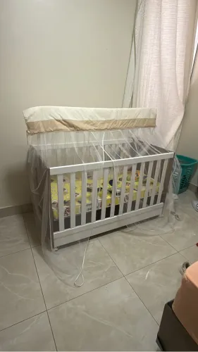Berço com colchão novinho 