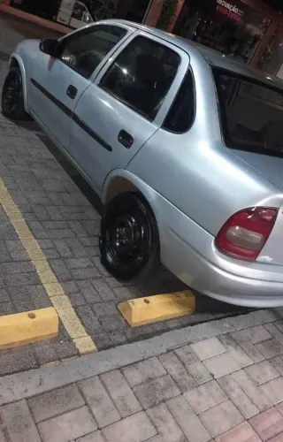 Chevrolet Corsa Sedan Super Milenium 1.0 MPFI 16V 2002