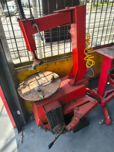 Máquina desmontar pneu
