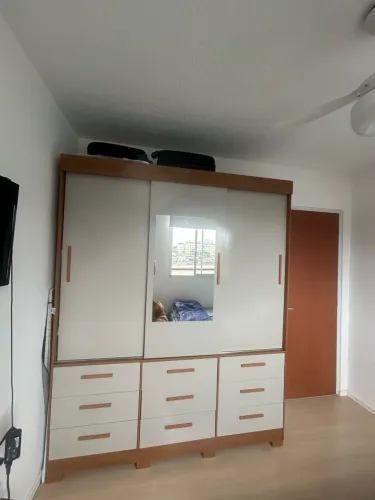 Guarda-roupa, 3 portas, 9 gavetas