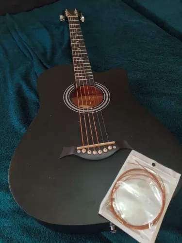 Violão preto