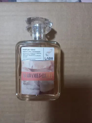Perfume Feminino amadeirado