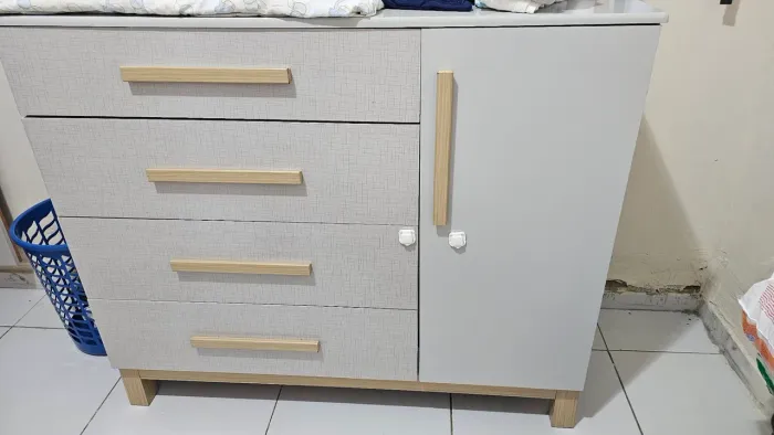 Vendo cômoda