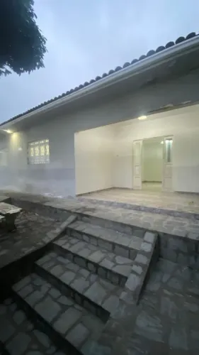 Casa a venda em Esperança-pb .Com 05 quartos, 2 salas, garagem, toda na laje.