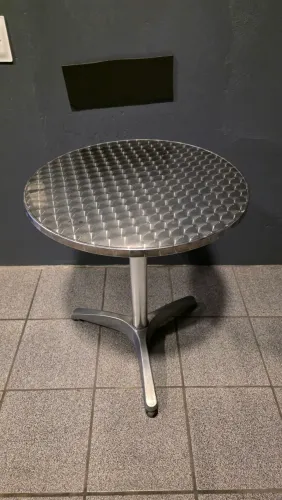 Jogo de mesa com 6 cadeiras de aluminio