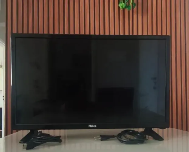 TV Philco 24" LED + Cabo HDMI + Controle Original
