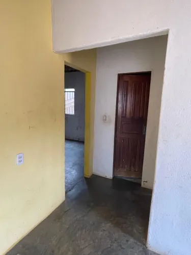 Alugo casa no bairro Santa Luzia 