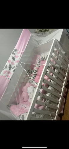 VENDO BERÇO COM COMODA NA FRENTE