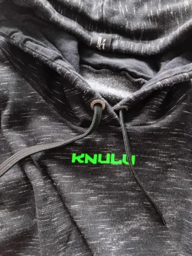 Casaco canguru sem zipper da KNULU original (usado)(veste igual camisa)