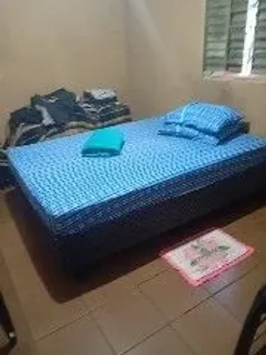 Cama box semi-nova de casal 