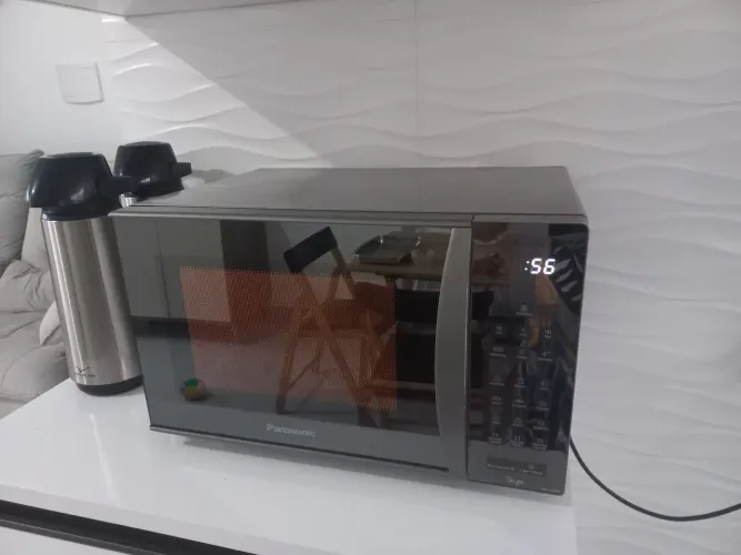 Micro-ondas Panasonic 34L inox 