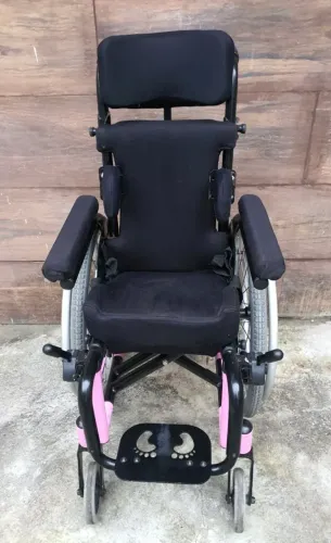 Cadeira de rodas infantil