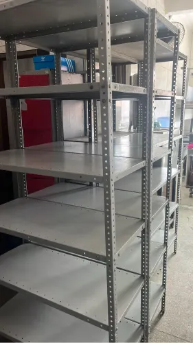 Estante de aço usada