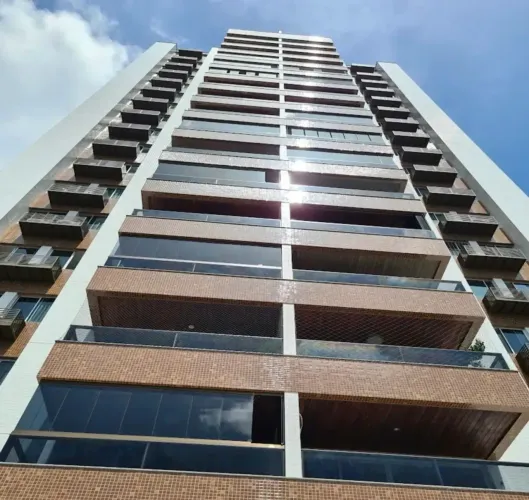 Imóvel para venda possui 375 metros quadrados com 5 quartos em Espinheiro - Recife - PE