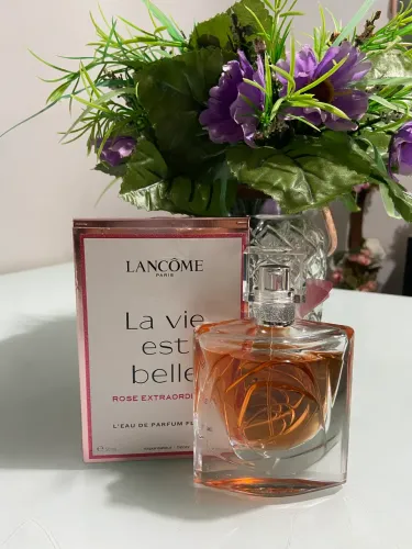 Vendo perfume la vi est belle Rose Extraordinaire 50ML 