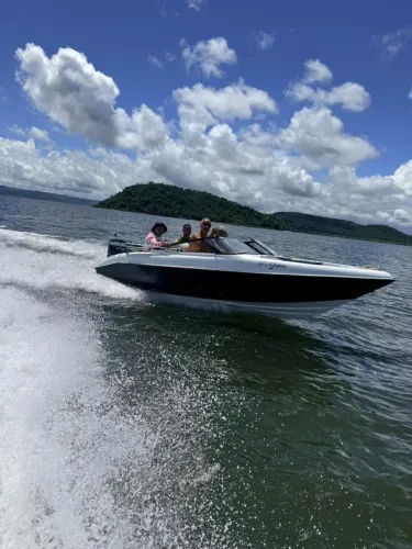 Lancha modelo focker, motor Envirude Etec 90hp